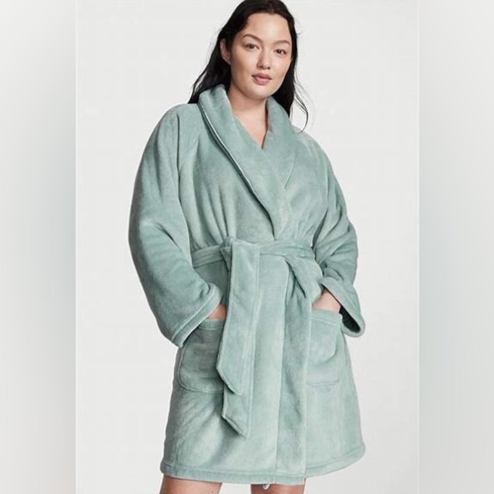NWT Victoria’s Secret Cozy Short Plush Robe. HTF Color Sage Green. M/L. Soft.